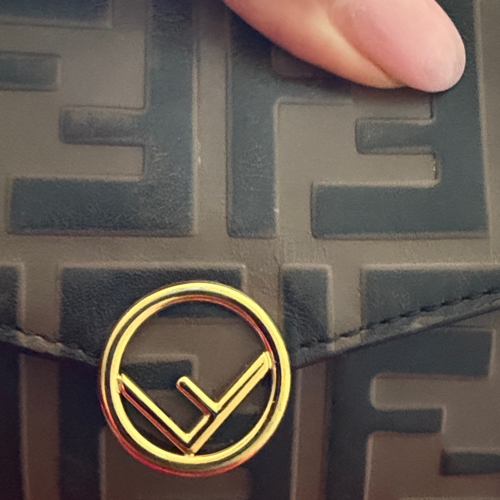 Fendi Wallet on Chain - Picture 6 of 6